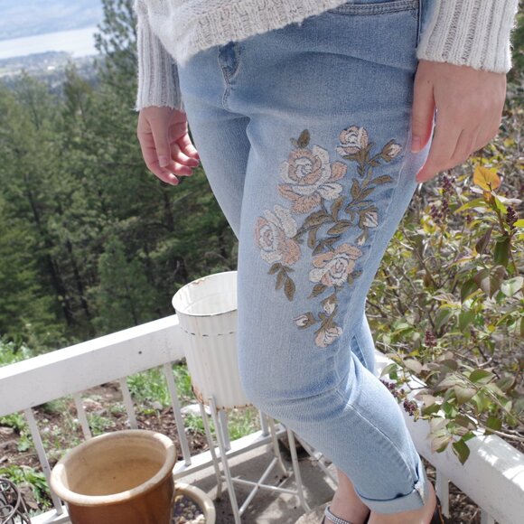 Chico's Embroidered Women's Jeans Ankle - Picture 5 of 7